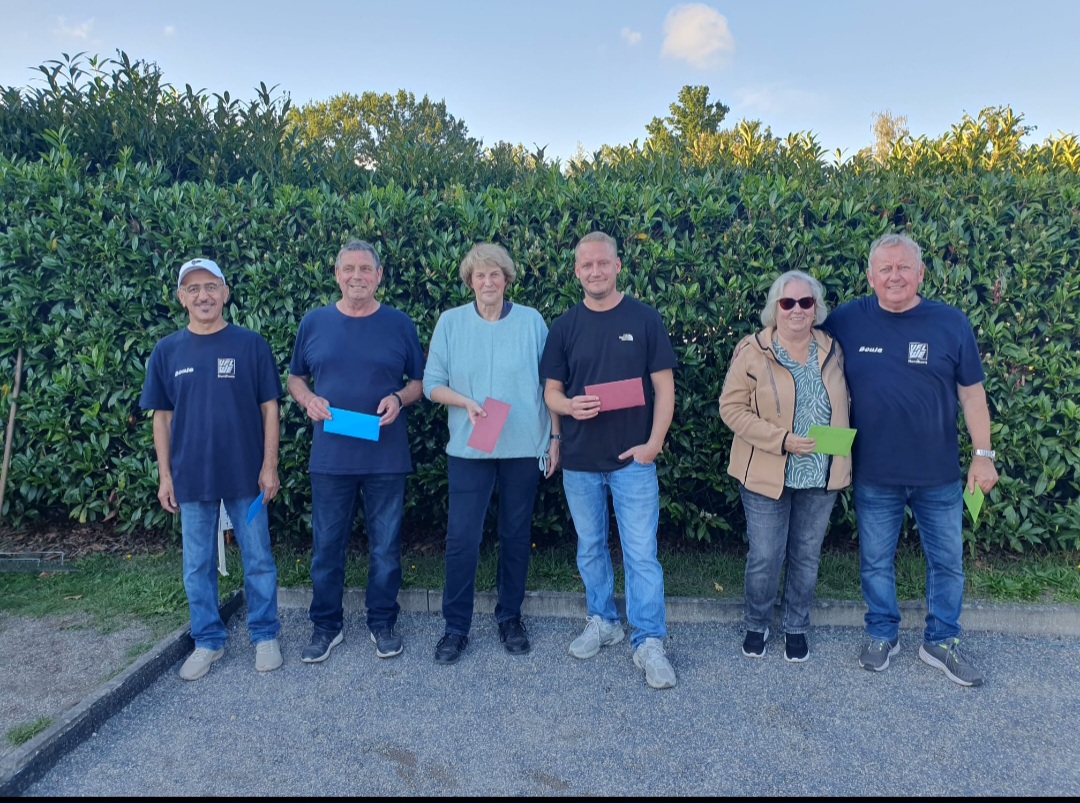 Spannende Duelle und starke Gemeinschaft beim internen Bouleturnier Spannende Duelle und starke Gemeinschaft beim internen Bouleturnier